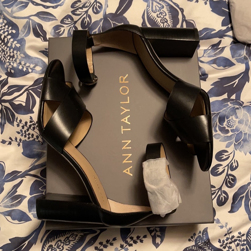 Ann Taylor Liya Leather Block Heel Sandals Shoes 458335 - Picture 8 of 11